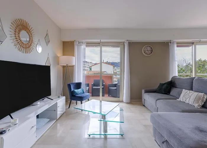 Apartment 77 - Terrasse, Spacieux, Clim, Paisible
