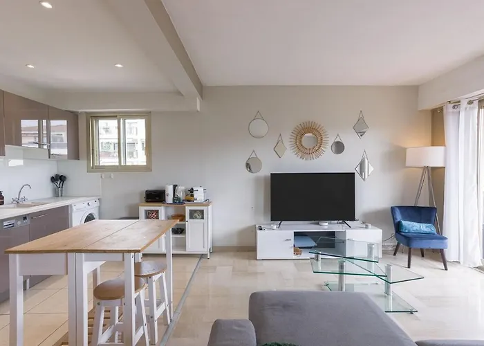 Apartment 77 - Terrasse, Spacieux, Clim, Paisible